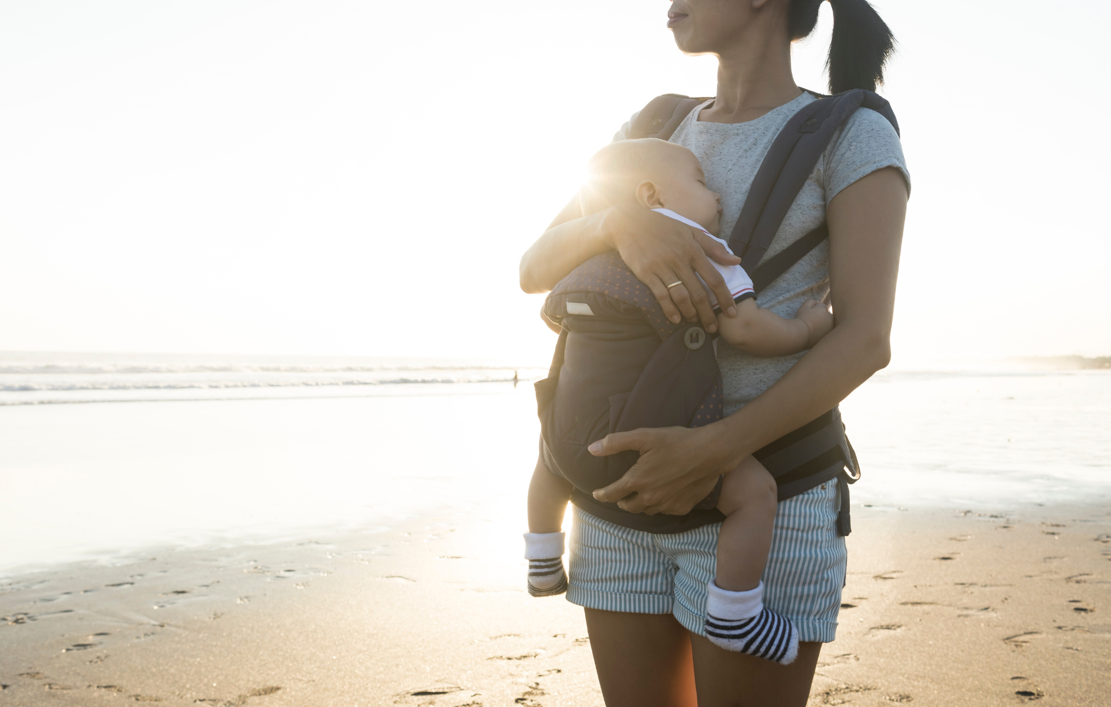 Pros and cons of babywearing