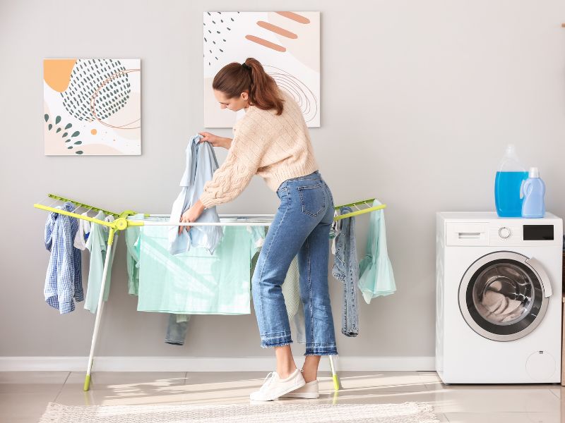 The Best Way To Dry Clothes In Winter: Cheap And Quick Tips