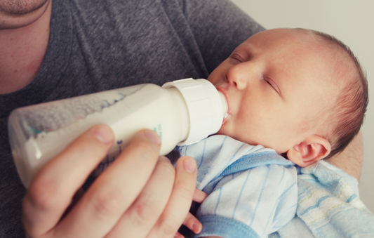 Pros and cons of bottle feeding your baby