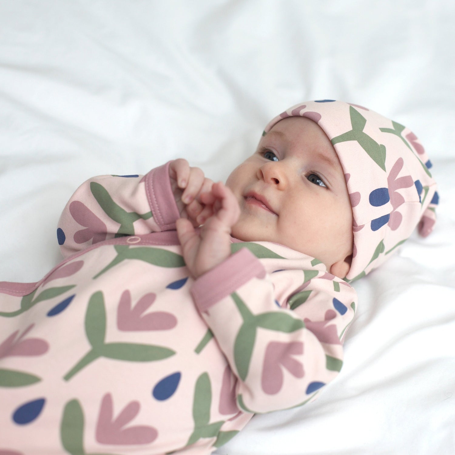 Floral pink knotted hat baby